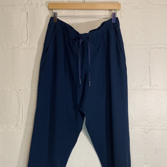 Lululemon On The Fly Jogger Pant in True Navy Sz 12 - Picture 3 of 7
